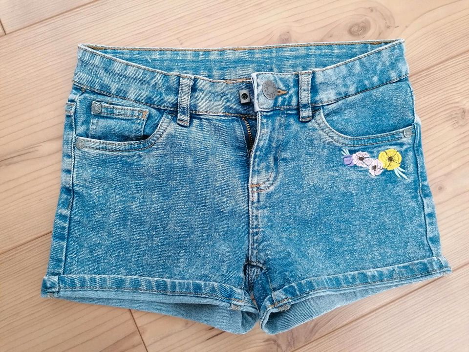 Jeans-Shorts in Niederfrohna