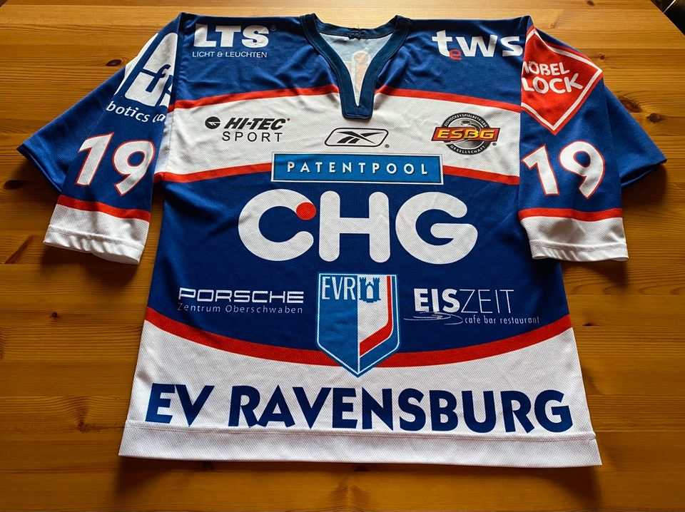 EV Ravensburg Campbell ERV Towerstars CHG Trikot DEL Eishockey in Friedrichshafen