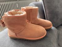 Ugg Boots mit Schleife Eimsbüttel - Hamburg Stellingen Vorschau