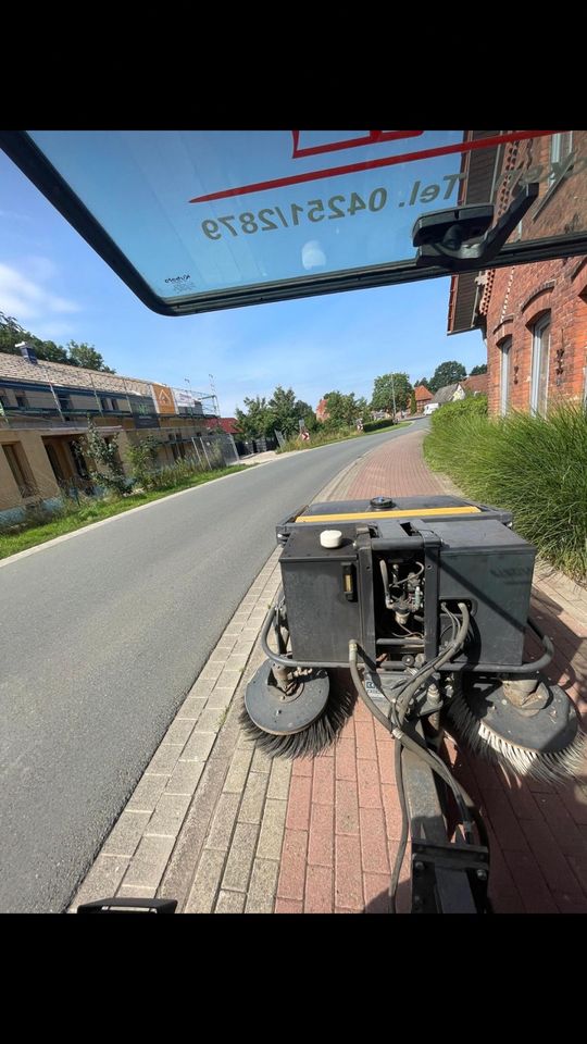 Kehren Fegen Reinigen in Bücken