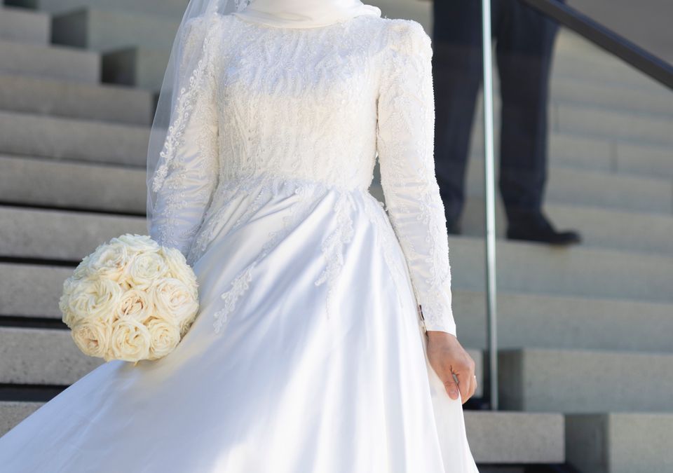 Elegantes, maßgefertigtes Brautkleid mit verstellbarem Korsett in Witten