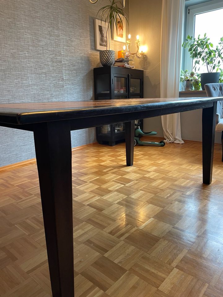 Tisch aus Massivholz in Pforzheim