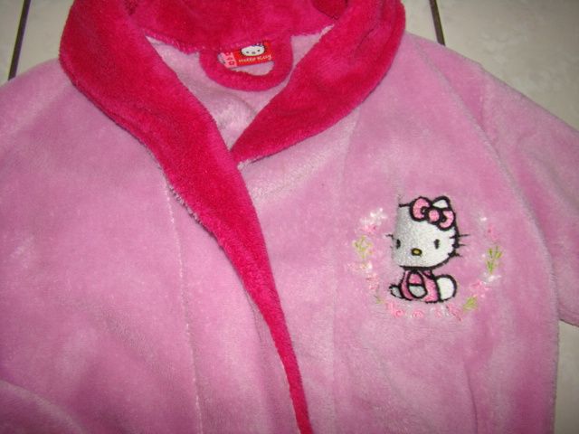 HELLO KITTY Bademantel 116 weich pink rosa Mädchen 2x getragen in Menden