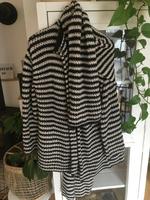 Esprit * dicke  und schwere Strickjacke mit  Schal  Gr S Hessen - Schlitz Vorschau