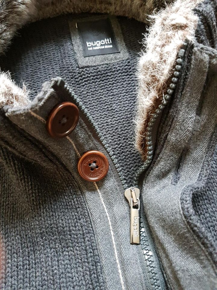 Bugatti Strickjacke neuwertig Gr. XL  Jacke Fellkragen in Iserlohn