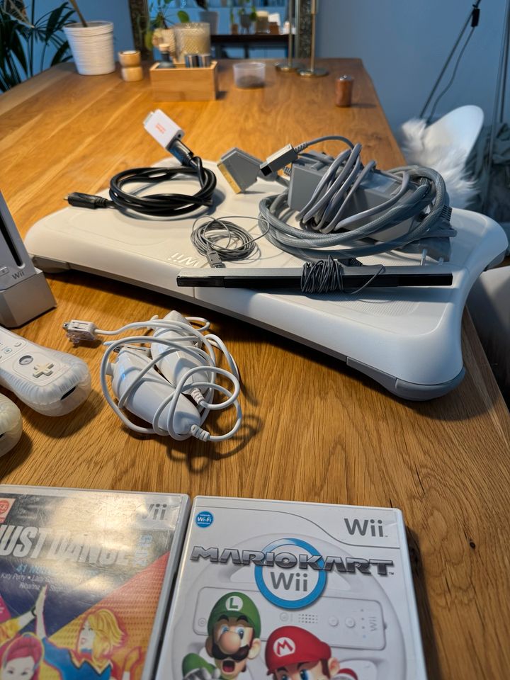 Nintendo Wii mit viel Zubehör in München