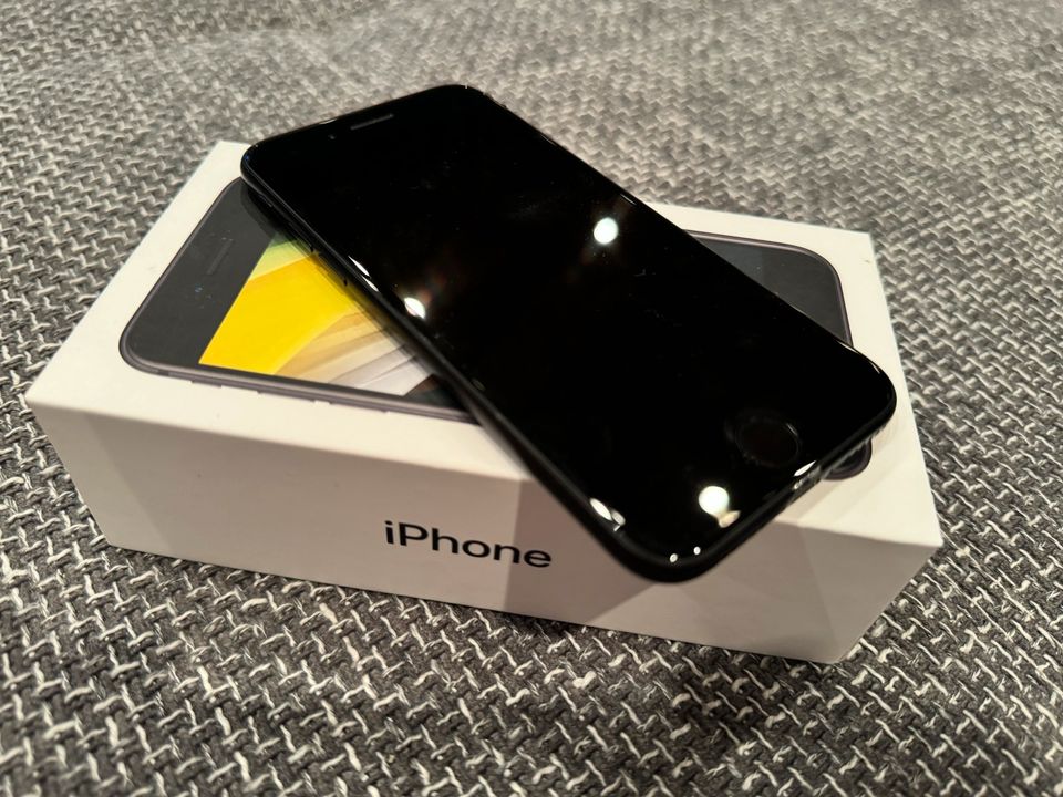 iPhone SE 2020 (2.Generation) 64 GB schwarz in Moormerland