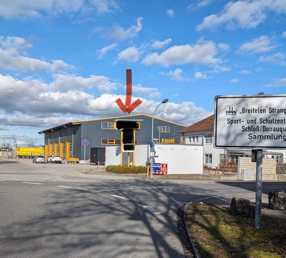 Werbefläche zu vermieten:Beleuchteter Werbepylon in Pole Position in Donaueschingen