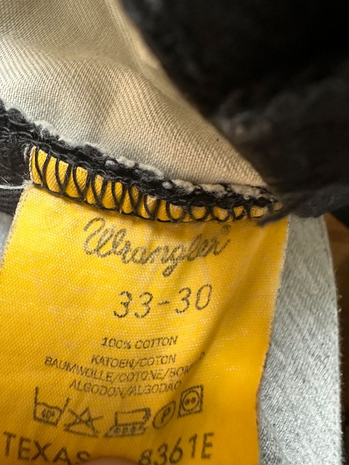 Wrangler Jeans Straight W33 L30 in Wuppertal