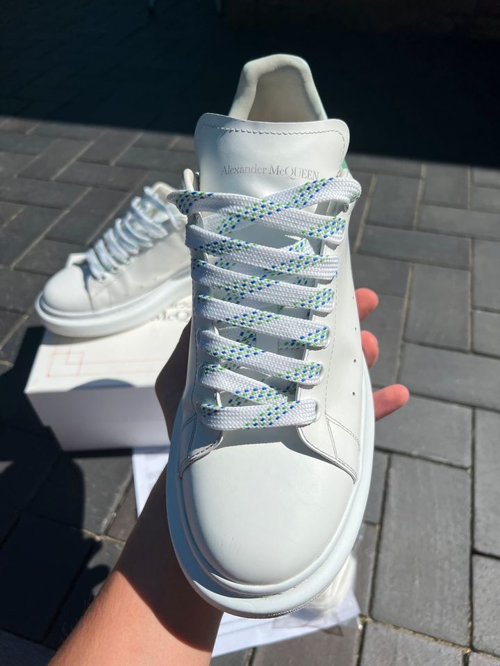 Alexander Mcqueen Sneaker Grün/Weiß 44 in Soltau