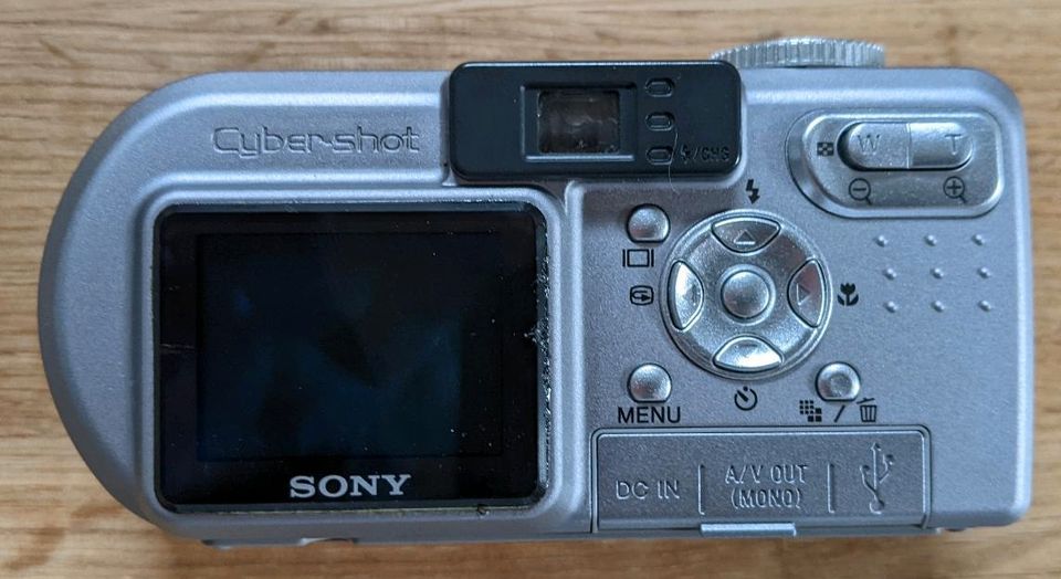 Sony DSC-P10 Digitalkamera - als Ersatzteil da defekt in Neuenhagen