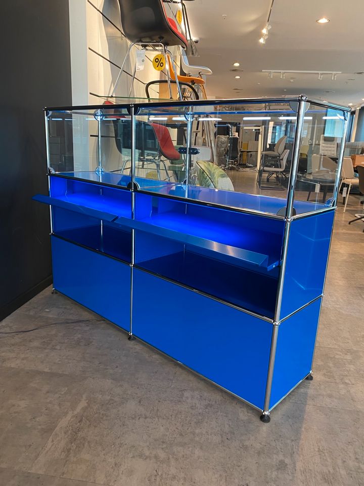 USM Haller E Glasvitrine Prospekt Regal Tresen Enzianblau in Hamburg