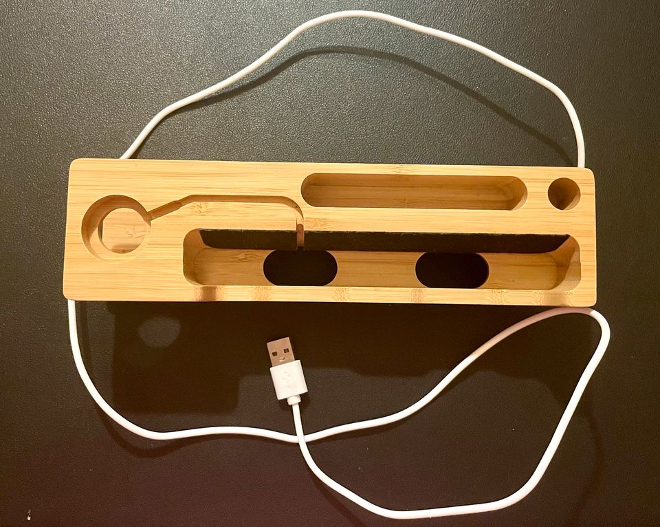 Ladestation für Handy & Applewatch aus Holz in Frankfurt am Main