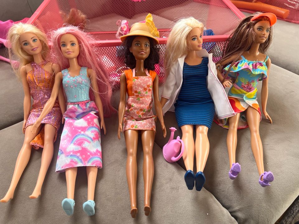 5 Barbies in verschiedene Style in Berlin