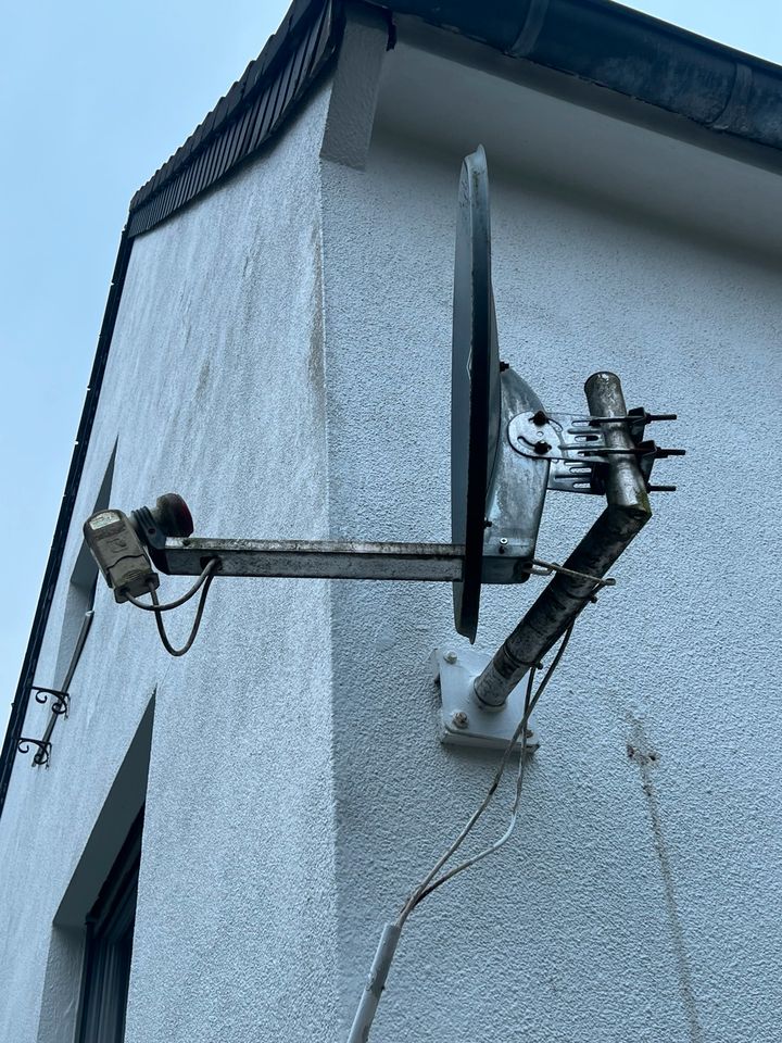 Satellitenschüssel voll funktionstüchtig in Aachen