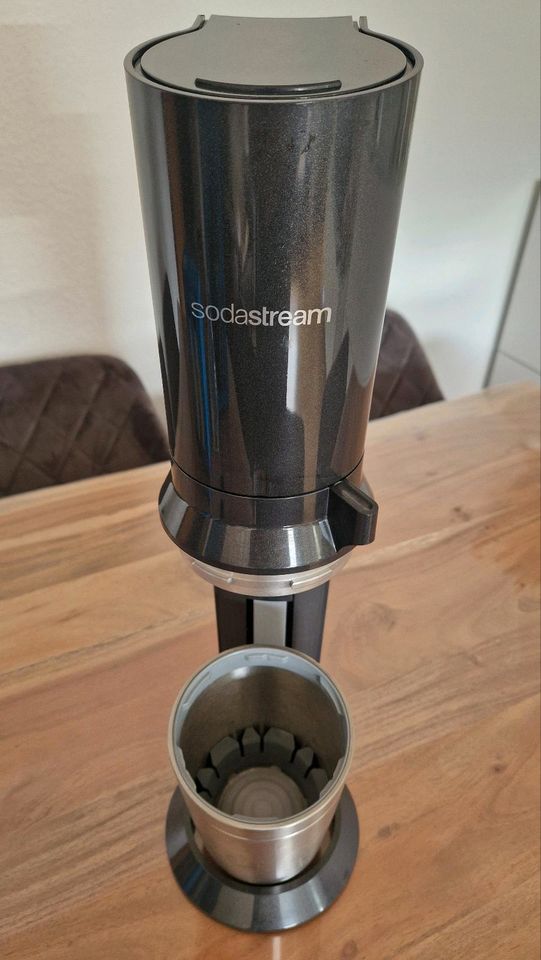 SodaStream crystal 2.0 Black/Titanium inkl. 3x Glaskaraffen in Reutlingen