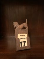 Alter ewiger Kalender, Holz, Dauerkalender mit Hund Frankfurt am Main - Hausen i. Frankfurt a. Main Vorschau