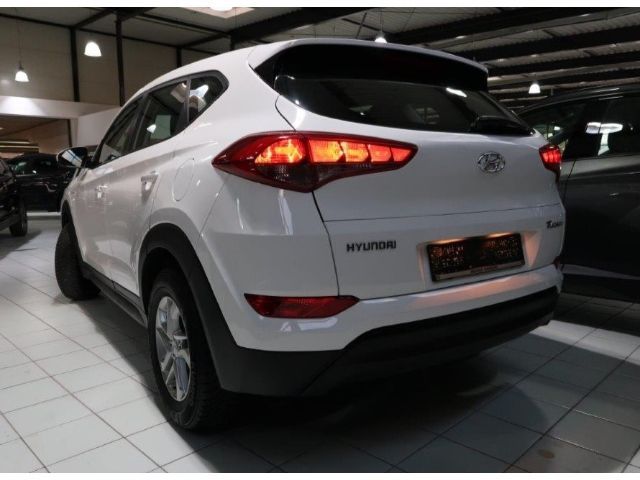 Hyundai TUCSON select 2WD 1.6 Klima Bluetooth el FH/el S in Hamburg