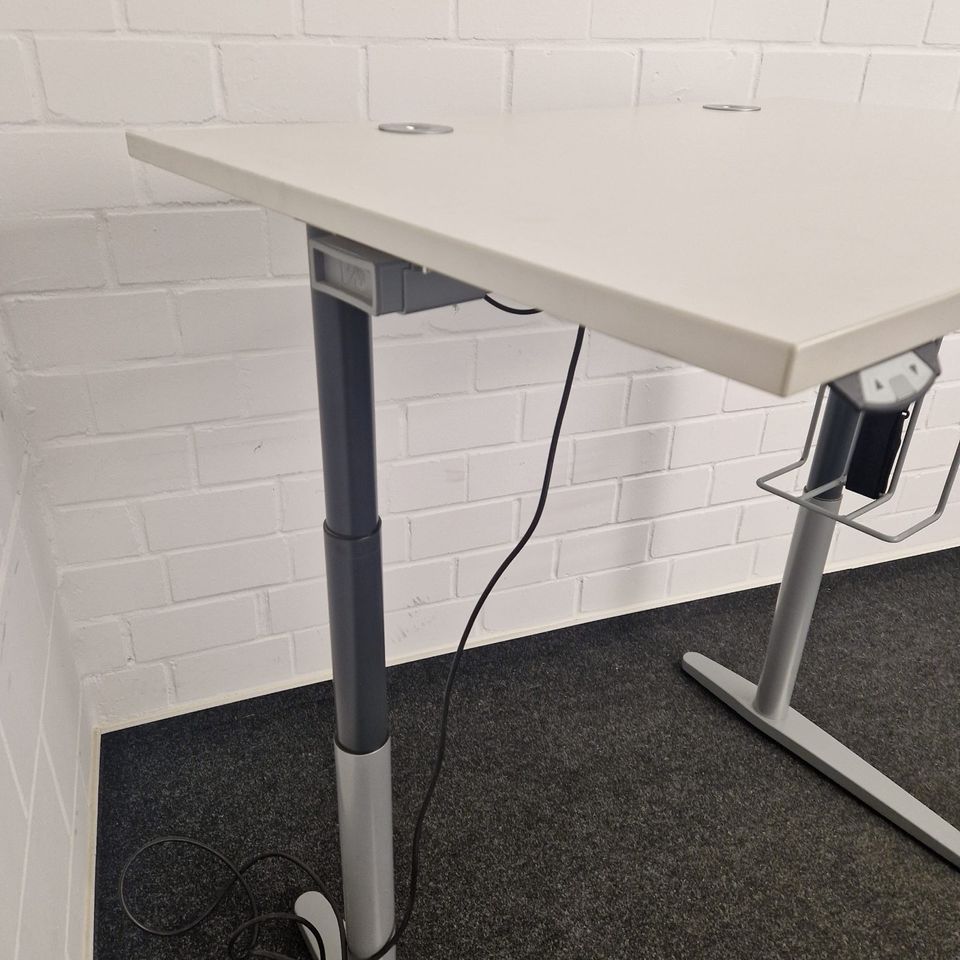 15 x Steh Sitz Schreibtisch / elektrischer Schreibtisch / höhenverstellbarer Tisch / Homeoffice in Linden