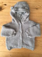 Vertbaudet dicke Kapuzen-Strickjacke grau Gr. 80 (eher 74) Nordrhein-Westfalen - Arnsberg Vorschau