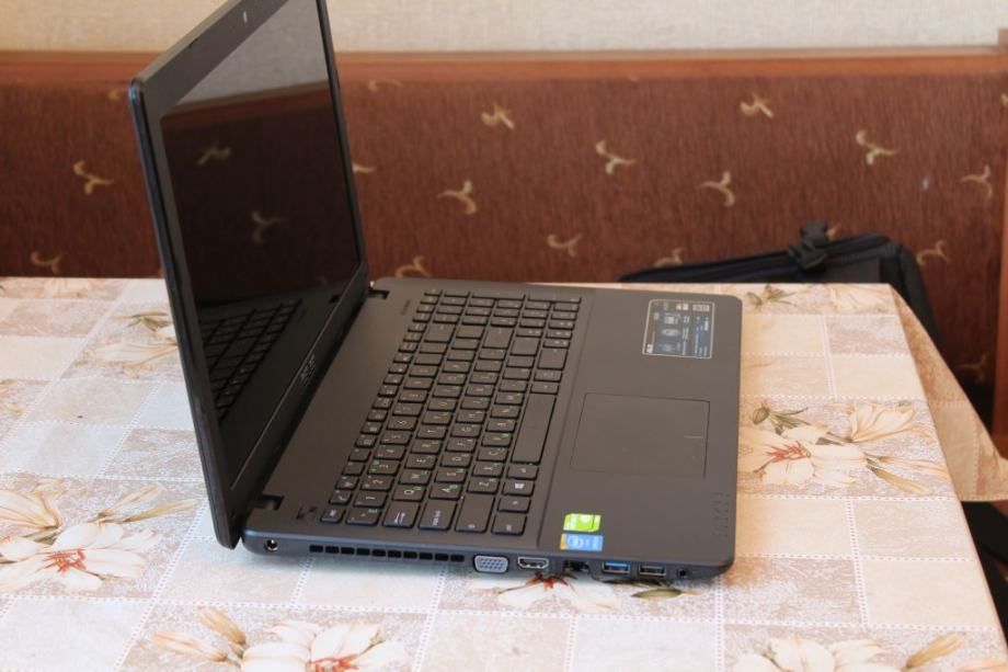 Asus laptop X552M, 15,6", 4-Core-Prozessor, Nvidia Geforce 920M in Arnsdorf