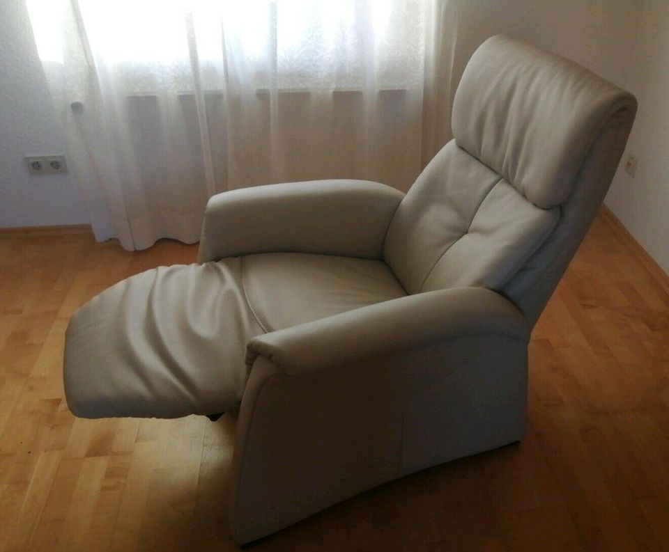 wie neu - Sofa (2-Sitzer) & Sessel / Liegesessel in Amöneburg