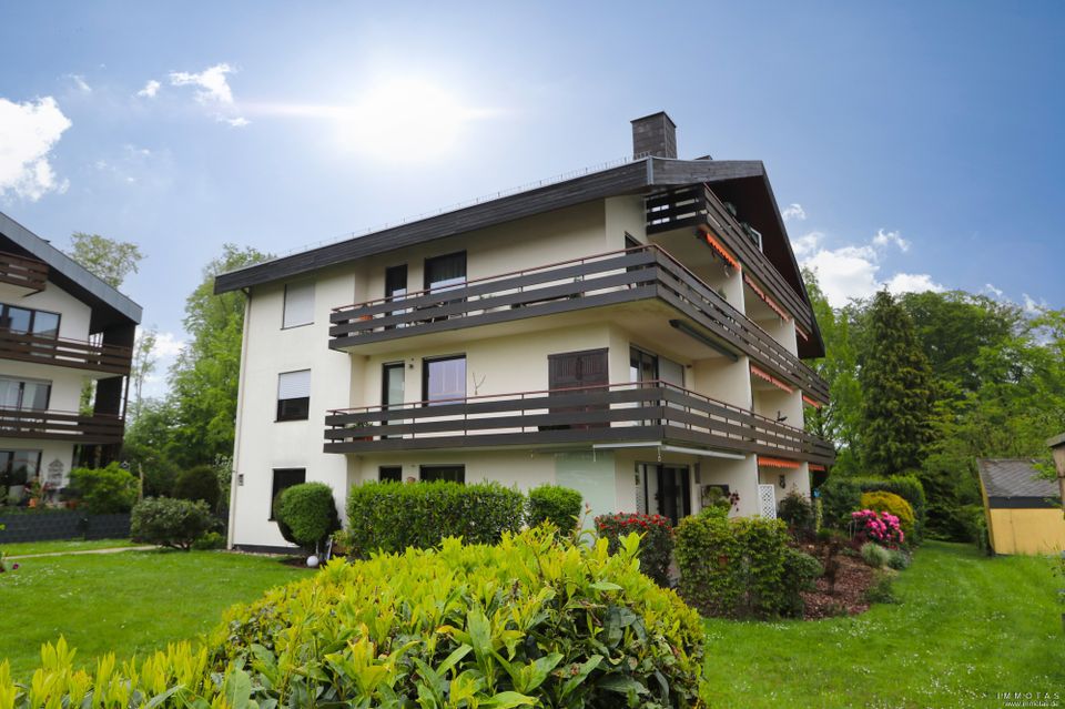 Sehr schöne Zweizimmerwohnung mit Balkon, Kamin und Stellplatz im 1. Obergeschoss in Ehlscheid