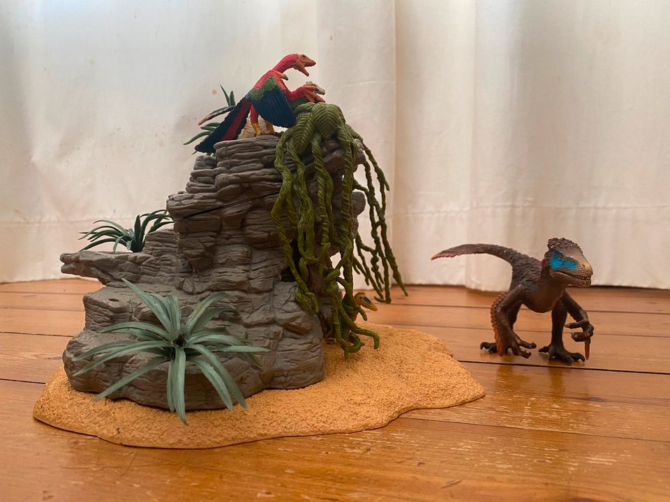 Dino Höhle von Schleich in Berlin