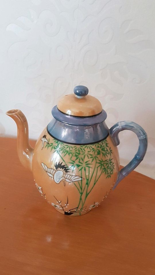 Asiatische Teekanne Porzellan Geschirr Dekoration in Rastatt