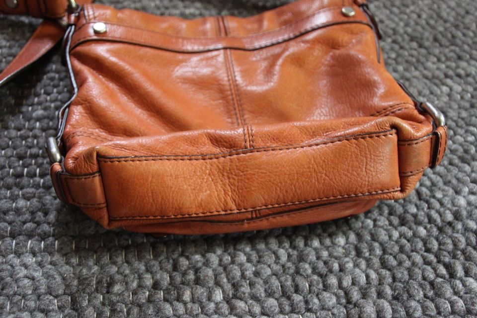 Fossil Leder Tasche, neuwertig, cognac farben, echt Leder und ric in Striegistal