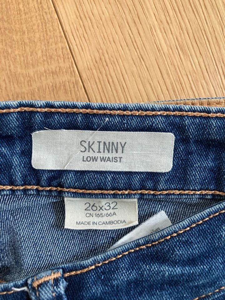 H&M skinny Jeans 26/32 in Wiesbaden