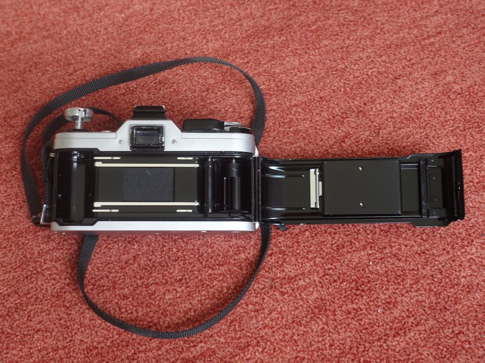 Canon AE-1 – Vintage Kamera mit viel Zubehör in Starnberg