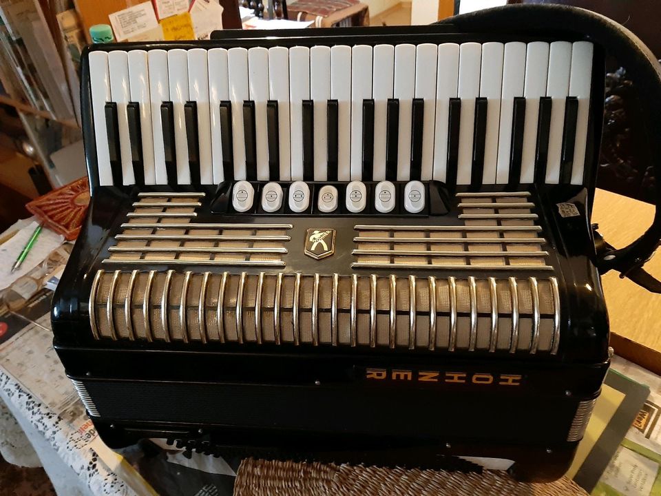 Akkordeon Hohner Verdi III Hohner Vox II mit Anlage in Saarbrücken