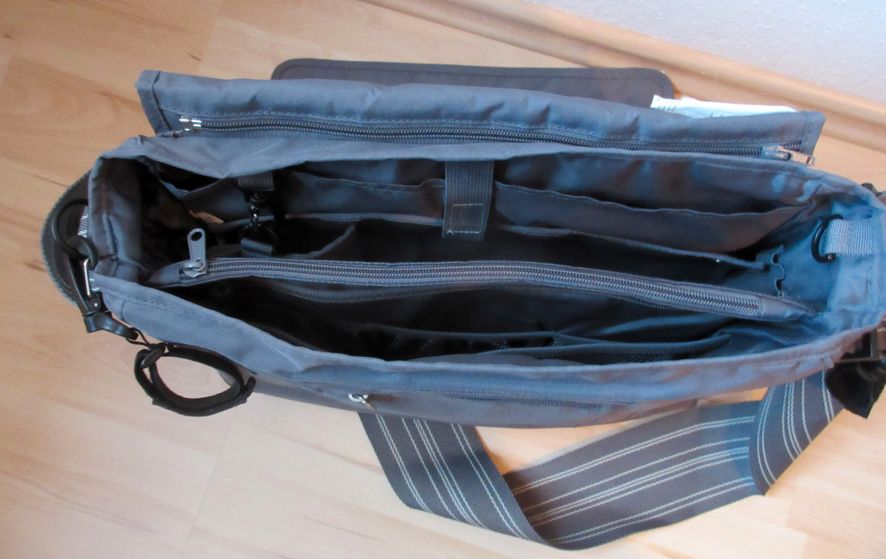 Lässig Wickeltasche Casual Messenger Bag mit neuem Wechselcover in Bergheim