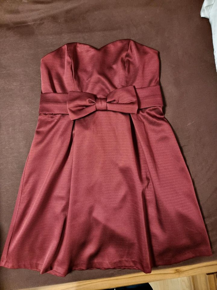 Kleid schulterfrei Gr 40 bordeaux 1 x getragen Schleife Naf Naf in Gerbrunn