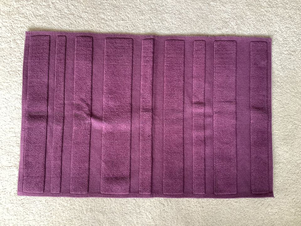 Badezimmerteppich/ Duschvorleger: violett, 88 cm x 57 cm, IKEA in Bonn
