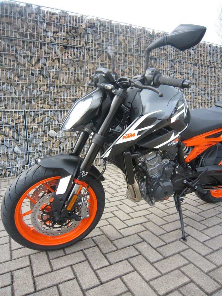 KTM 890 Duke GP /2023 / in Oelsnitz / Vogtland