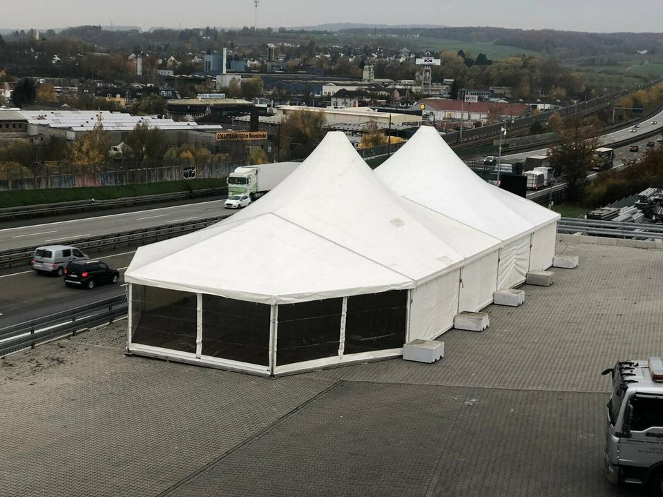 Partyzelt, 10 x 20 m mit 2 Apsiden und Kassettenfußboden in Limburg