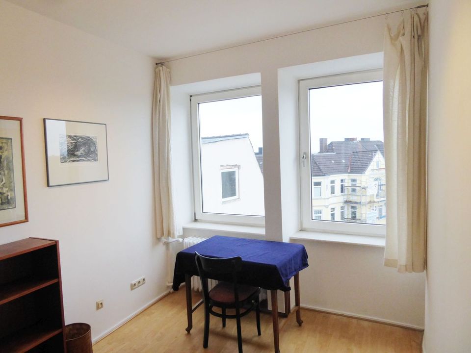 Großzügige 3 Zimmer-Wohnung mit Fahrstuhl und herrlichem Blick über Kiel in Kiel