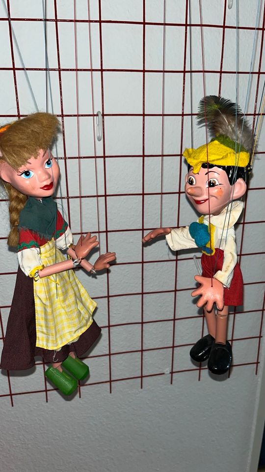 2 Marionetten, Pinocchio und Gretl in Lüdenscheid