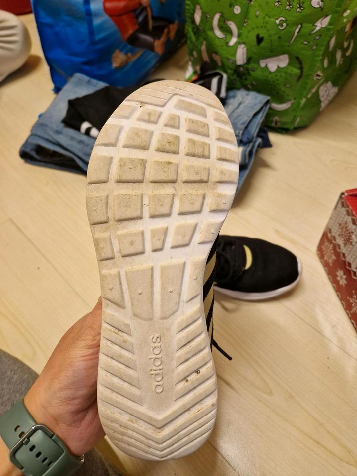 Adidas leichte Turnschuhe / Hallenturnschuhe Gr. 38 **Top Zustand in Großheirath