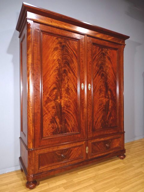 GROSSER BIEDERMEIER SCHRANK - HAMBURG UM 1850 / MAHAGONI in Hamburg