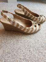Tamaris Sandalen Gr.40 beige Hessen - Taunusstein Vorschau