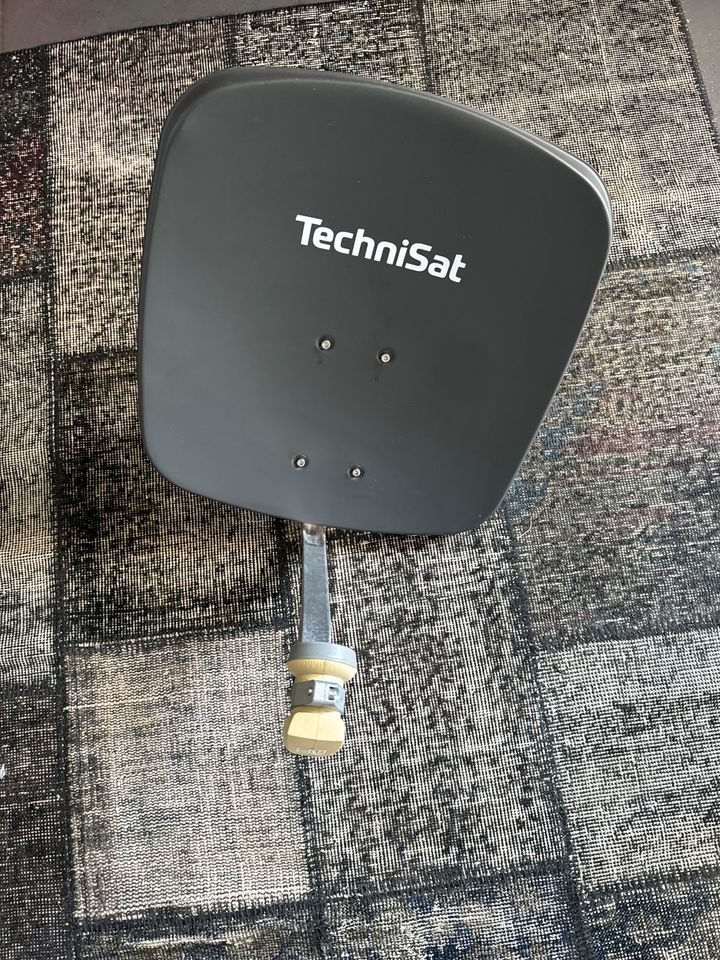 Technisat DIGIDISH 45 Sat mit LNB inkl. An-Rohr Fitting in Wipperfürth