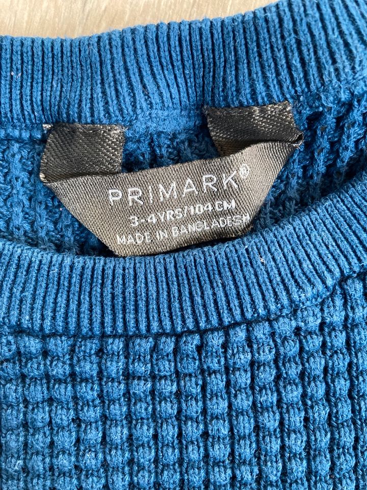 2 Pullover blau Gr. 104 Primark 100 % Cotton - Zwillinge in Volkmarsen