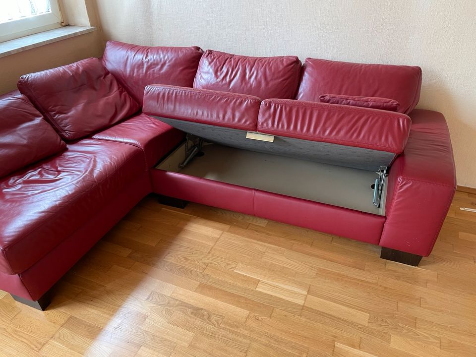 Rote Eck-Couch in Köln