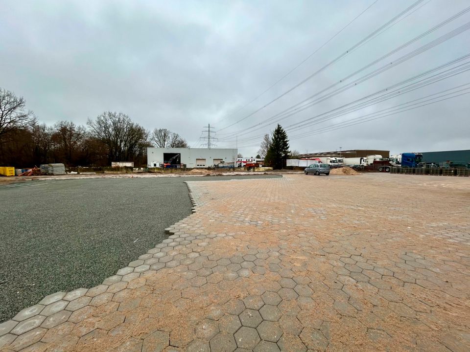 Gepflasterte Freifläche in Gewerbegebiet Barsbüttel in Barsbüttel