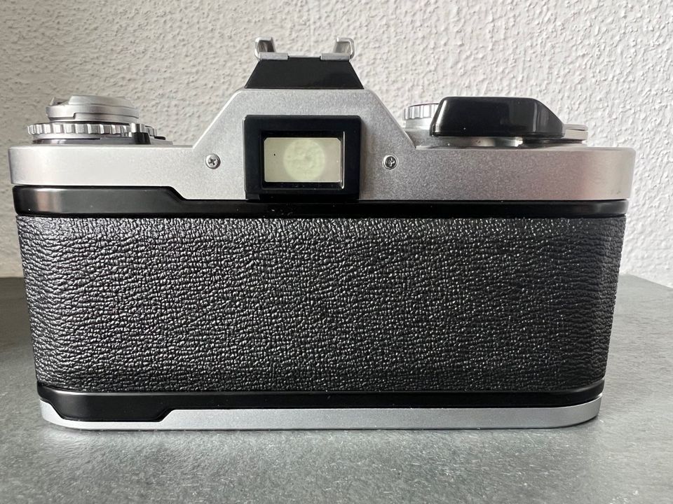Canon AV-1 analoge Spiegelreflexkamera Vintage SLR + 2 Objektive in Wackernheim