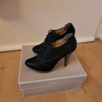 Elegante Schwarze Schnürpumps Gr. 39 mit Stiletto-Absatz Bochum - Bochum-Wattenscheid Vorschau