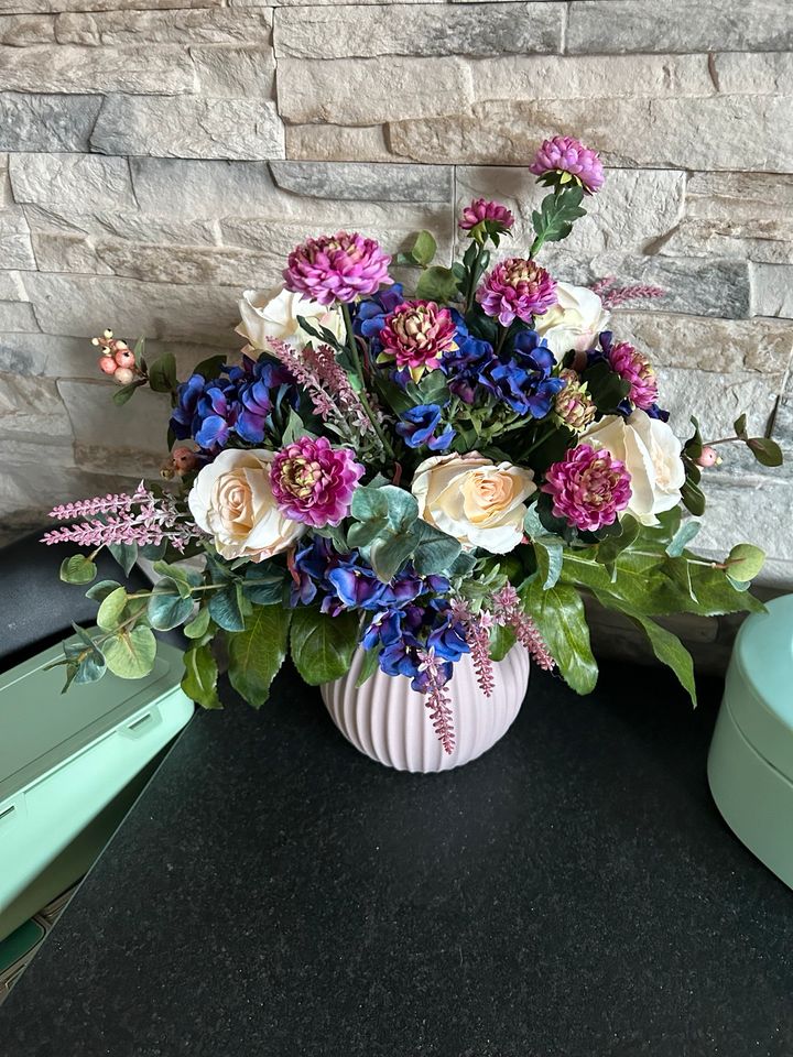 Neue Gestecke,Sträuße Seidenblumen Deko Geschenke Hochzeit in Vögelsen